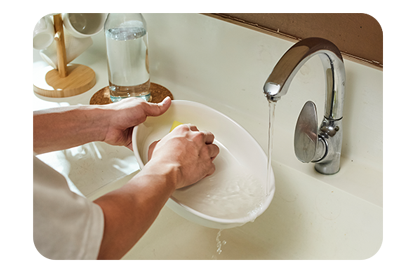 Water flow in the bathtub easily makes my aged wife lewd